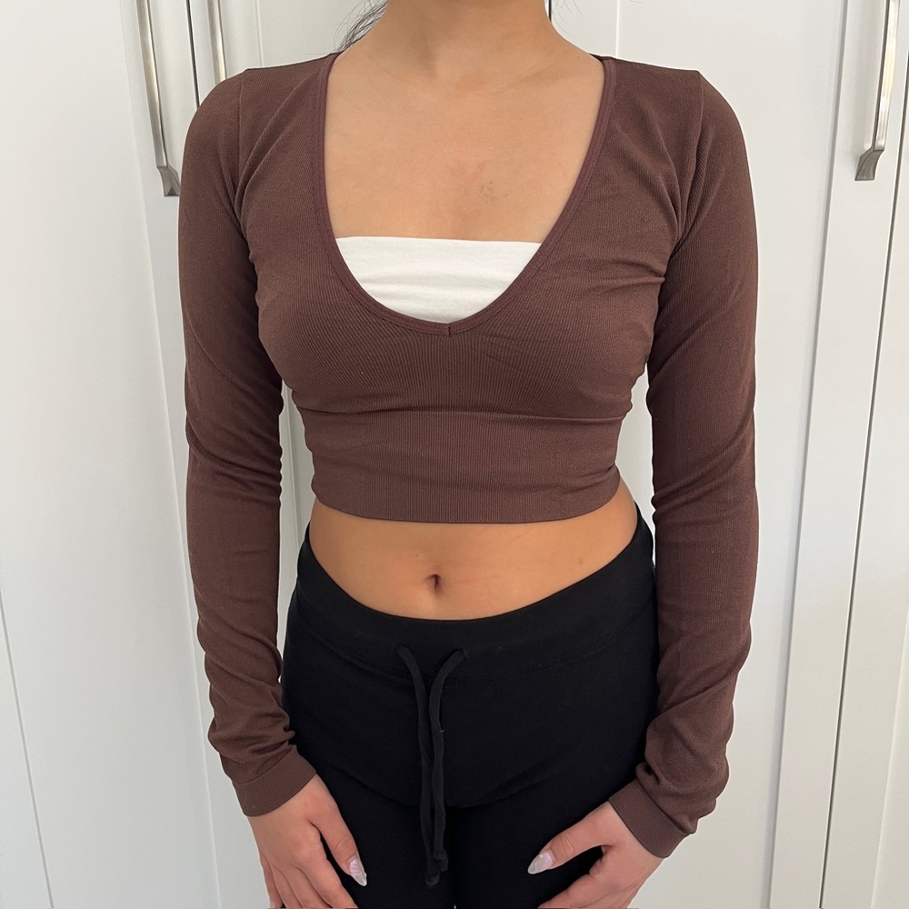 dynamite - deep v-neck seamless crop top